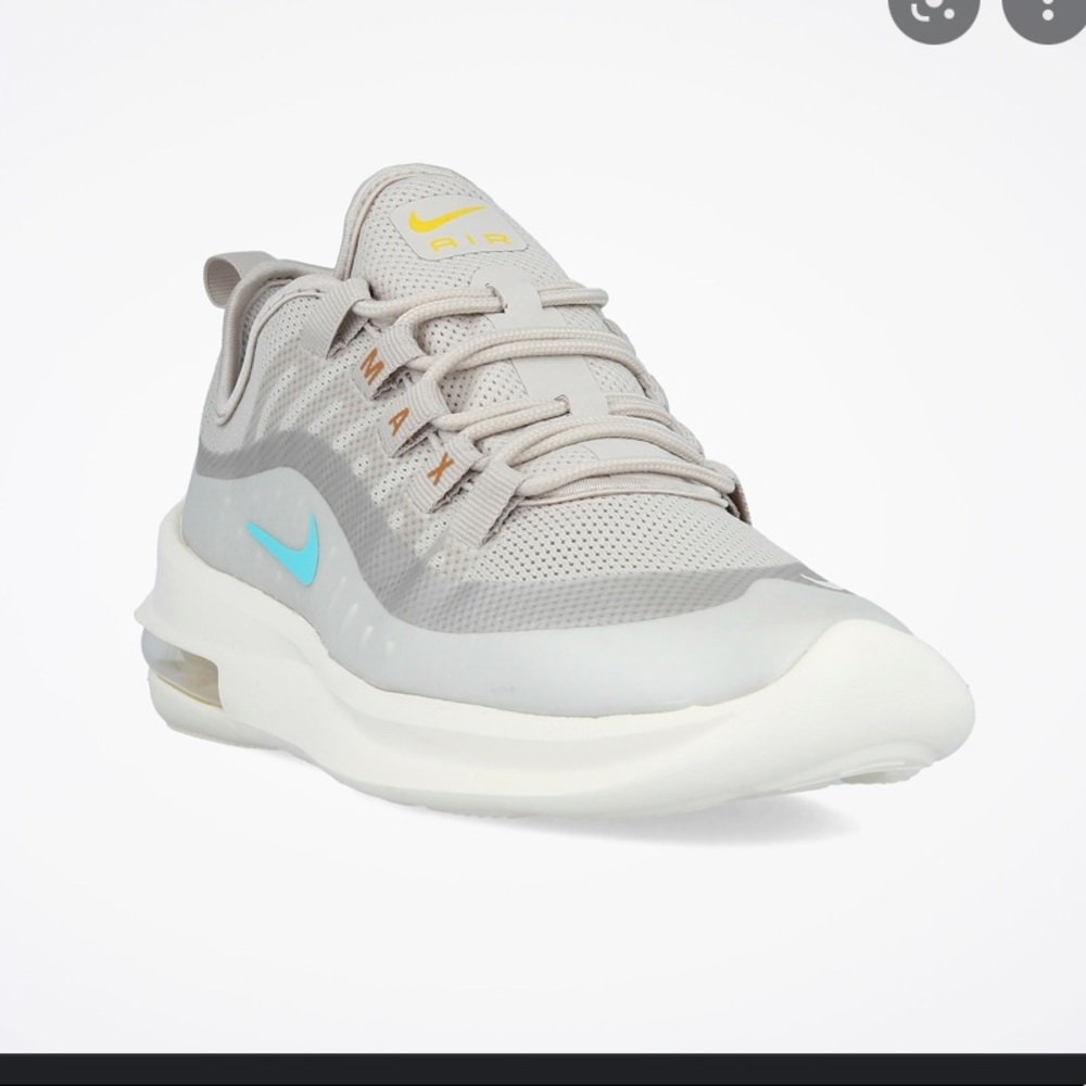woman’s nike air max Axis shoes